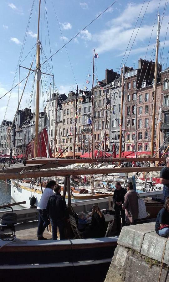 La Fleur D Honfleur Avec Son Parking Apartamento Exterior foto